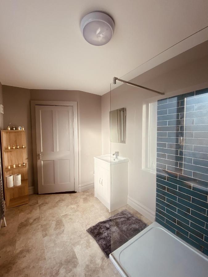 3 Bedroom Luxury Apartment Main Street 卡舍尔 外观 照片