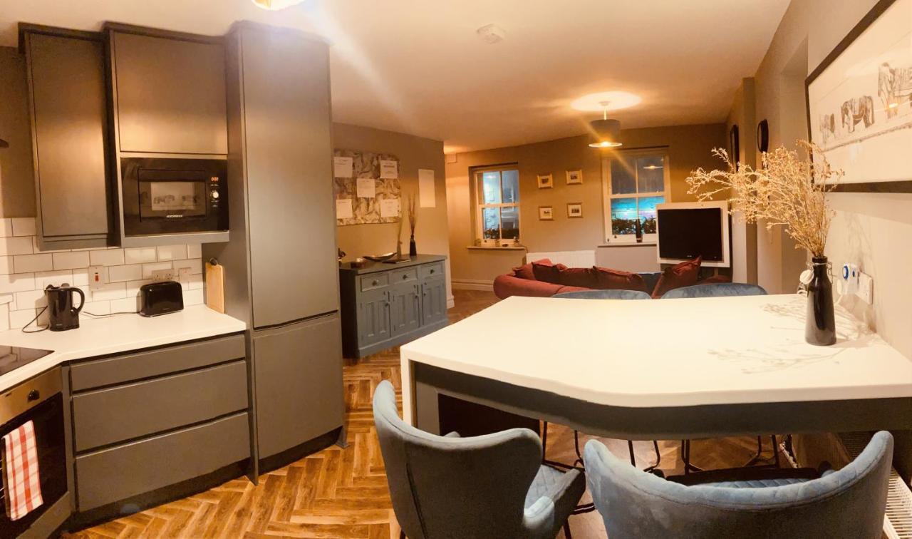 3 Bedroom Luxury Apartment Main Street 卡舍尔 外观 照片
